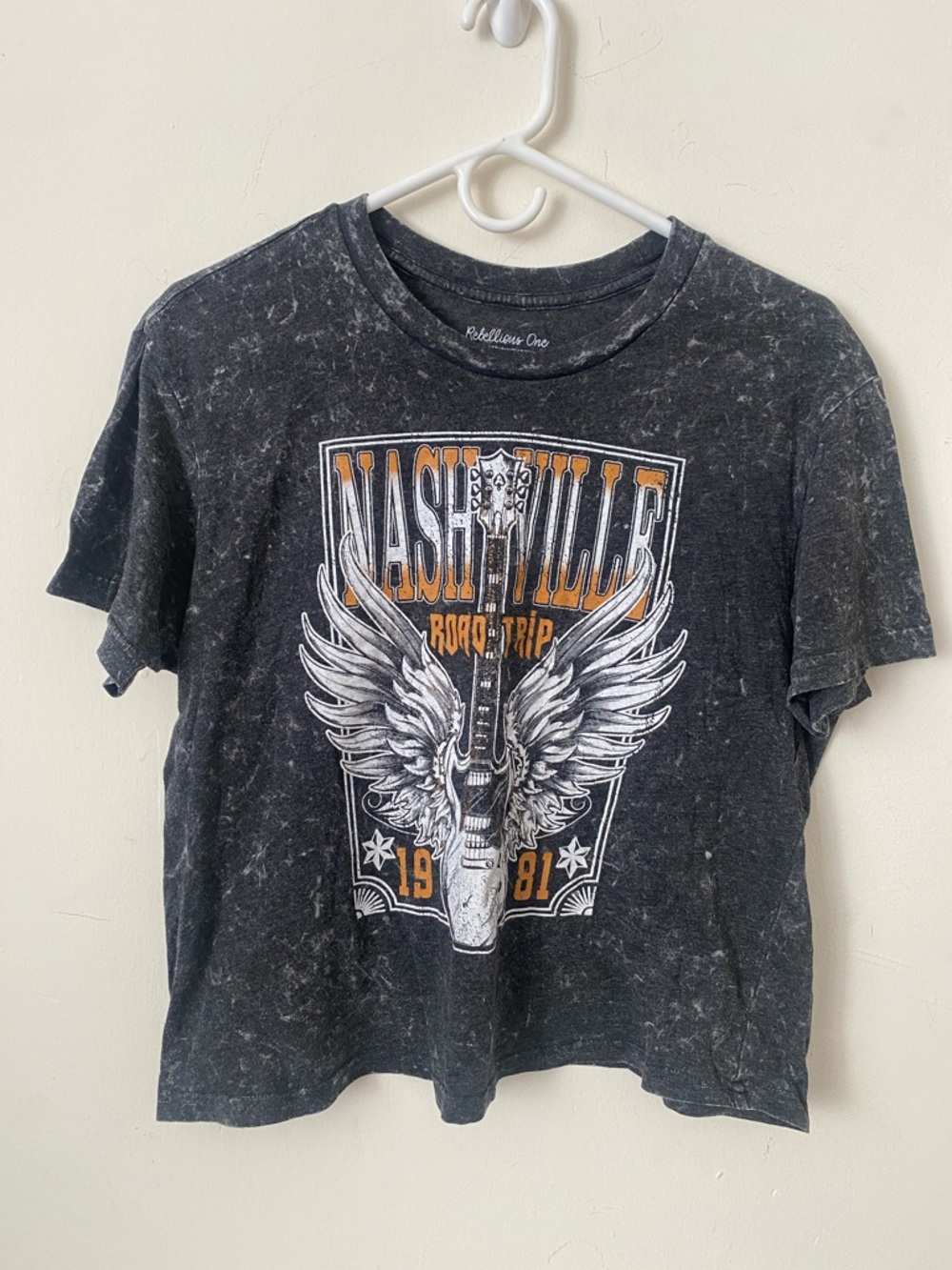 Women Nashville Graphic Crop Tee - Black